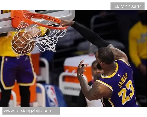 湖人对阵灰熊精彩对决回顾12月9日比赛亮点与分析